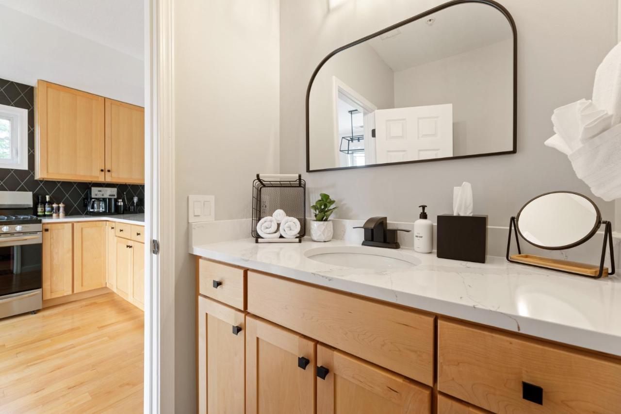 Midtown Modern - Urban Condo Walkable To Bars And Beach Traverse Stadt Exterior foto