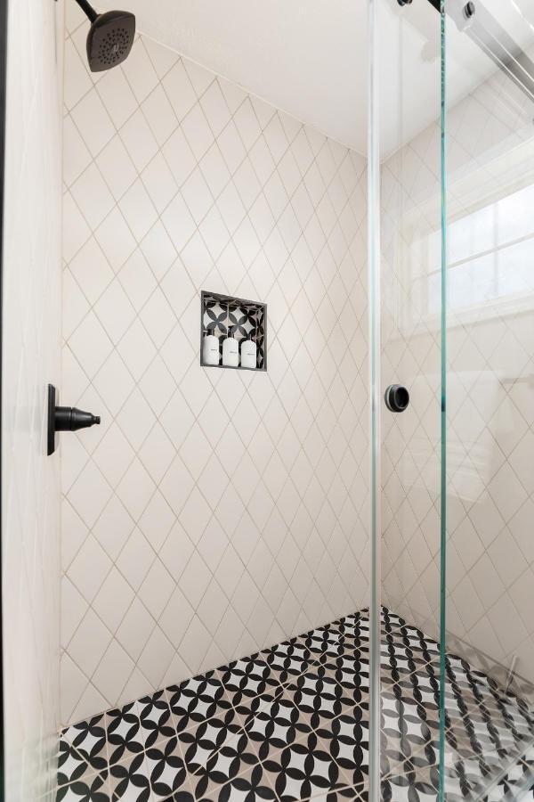 Midtown Modern - Urban Condo Walkable To Bars And Beach Traverse Stadt Exterior foto