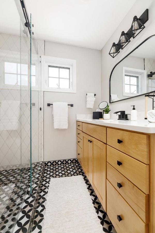 Midtown Modern - Urban Condo Walkable To Bars And Beach Traverse Stadt Exterior foto