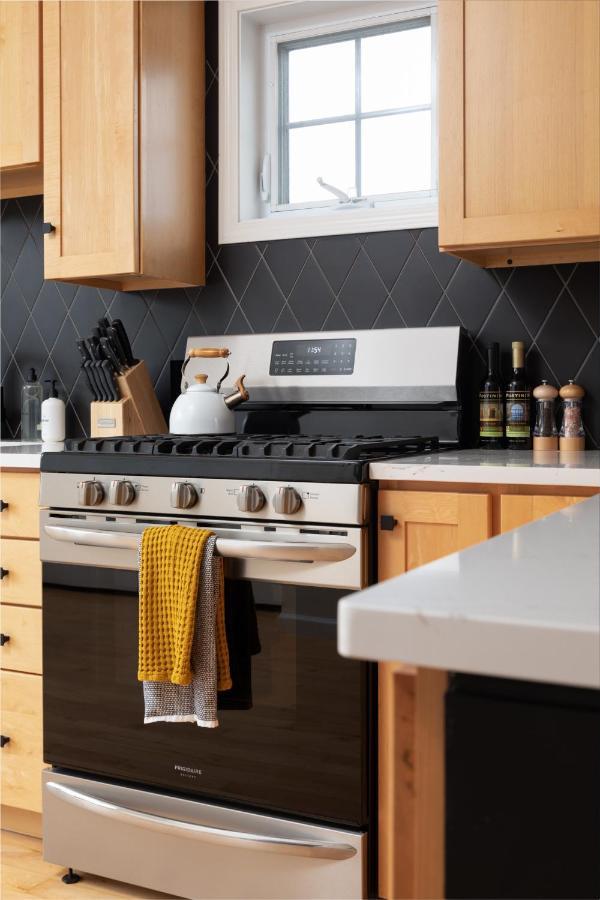 Midtown Modern - Urban Condo Walkable To Bars And Beach Traverse Stadt Exterior foto